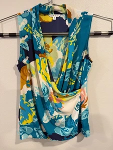 Top donna Cabi Spring Blossom avvolgente medio bianco blu stampa astratta senza maniche - Foto 1 di 6