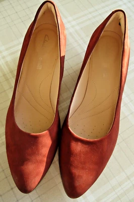 Ladies Clarks shoes with low kitten style heels (as shown) - size 6 - Image 1 of 4