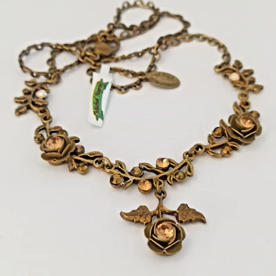 Collar Rosas Michal Negrin Beige-Caqui-Dorado Gota en Y con Cristales de Swarovski Foto 1 de 4