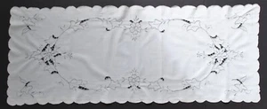 Italian Linen & Silk Embroidery Table Runner 40" by 16" Cutwork Floral Excellent - Picture 1 of 4
