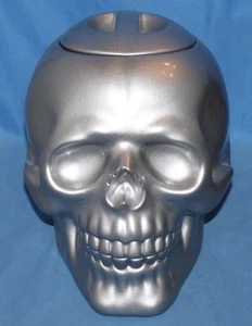 Tarro de galletas de cerámica Silver Skull 8" 2011 - Imagen 1 de 4