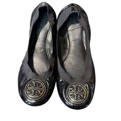 Tory Burch Caroline Naplak charol negro planos 8 Foto 1 de 4