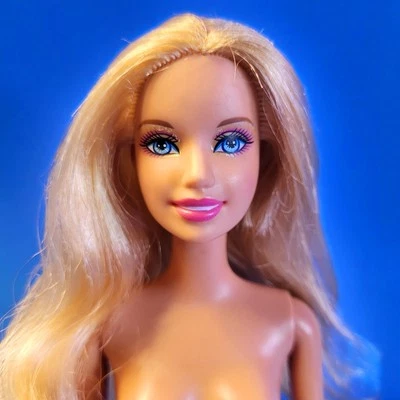 Muñeca Barbie Desnuda Años 2000 Moda Era Fiebre Boca Abierta Brillante Maquillaje Foto 1 de 4