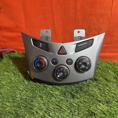 Chevrolet Trax LT 2015 tablero HVAC calefacción climatización con interruptor de peligro OEM Foto 1 de 4