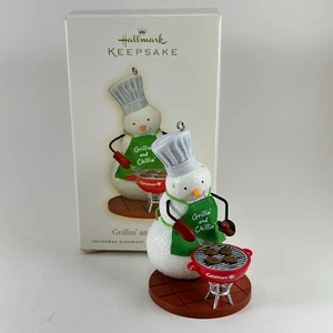 2008 Grillin and Chillin Hallmark Ornament - Snowman Cooks on the Barbecue Grill - Picture 1 of 13