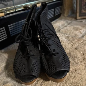 Qupid Black Mesh Peep Heels Size 9 - Picture 1 of 6