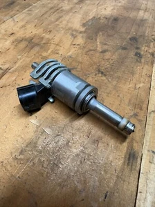 16-22 TOYOTA TACOMA 3.5L LOWER FUEL INJECTION INJECTOR #5 2GRFKS 23250-0P090 - Picture 1 of 6
