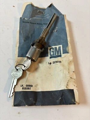 NOS GM 1952 1955 1959 1960 1966 CHEVY GMC TRUCK SINGLE DOOR LOCK W KEY OEM GM - Image 1 of 4