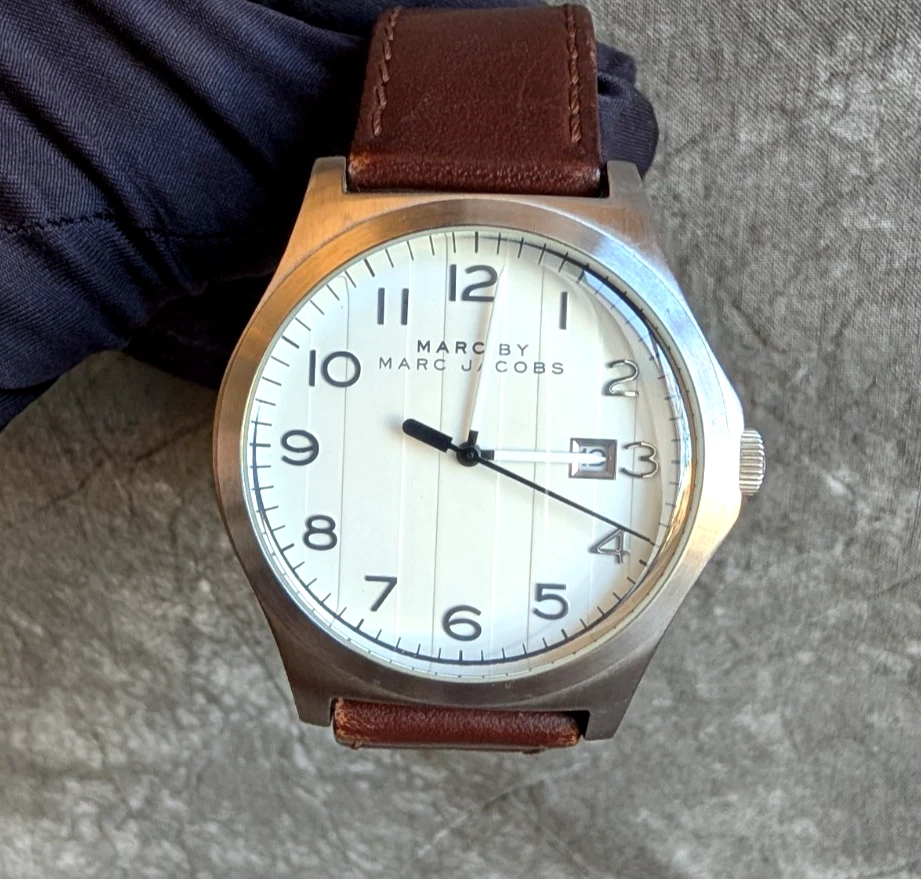 Reloj Hombre Marc by Marc Jacobs MBM5045. Correa de cuero marrón esfera blanca de 40 mm Foto 1 de 4