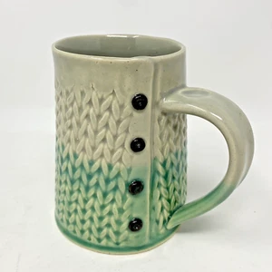Charan Sachar Mug Textured Green & Grey Sweater with Buttons Pottery Art Studio - Imagen 1 de 13