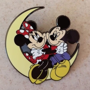 Fantasy Pin - Disney Mickey & Minnie Mouse Sitting on the Moon Cuddling in Love - Picture 1 of 2