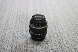 Canon EF-S 60mm f/2.8 Macro USM Lens - Picture 1 of 7