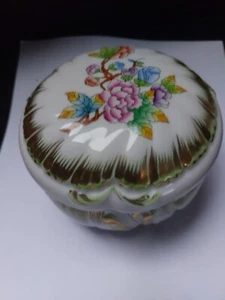 prunkvolle Deckeldose Herend 1. Wahl Victoria Blumen Schmetterlinge Top - Imagen 1 de 6