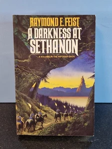 A Darkness at Sethanon By Raymond E.Feist SIGNED COPY Paperback UK 1987 Rift War - Foto 1 di 24
