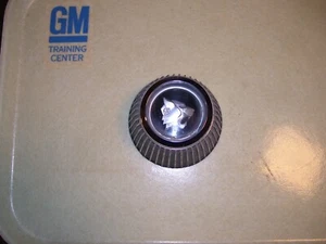 (1) OEM Used 1966 67 68 69 70 Buick Electra Wildcat Center Cap - Picture 1 of 5