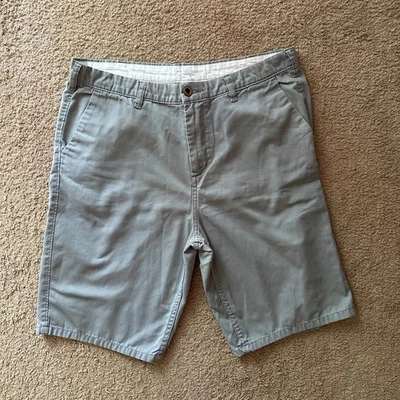 Pantalones Cortos DC Para Hombre 34x10.5 Tiro Medio Gris Frontal Plano Bolsillos Cortados Chinos Foto 1 de 4