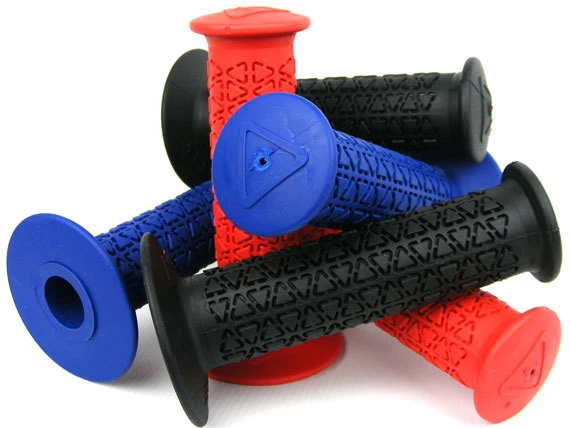A'me Round BMX Grips, OLDSCHOOL GT BMX SE CLASSIC RED SET NEW - Image 1 of 1
