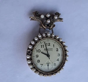 Vintage Pocket Watch Brooch Pin Ingraham Beacon Viceroy Dragon Faux Pearls - Imagen 1 de 8