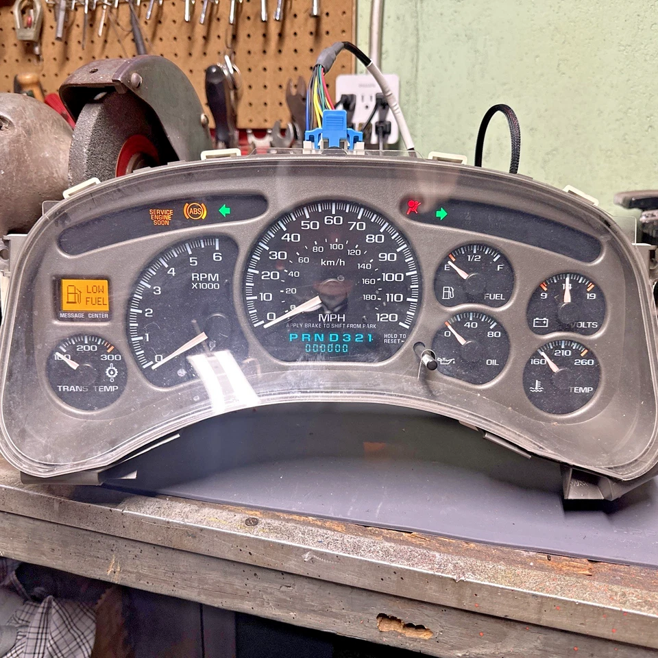 GMC Chevy Denali Yukon Sierra Tahoe Silverado 1999-2002 programa de kilometraje en clúster Foto 1 de 4