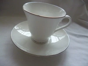 WEDGWOOD BONE CHINA DELPHI PLATINUM CUP & SAUCER - Picture 1 of 3