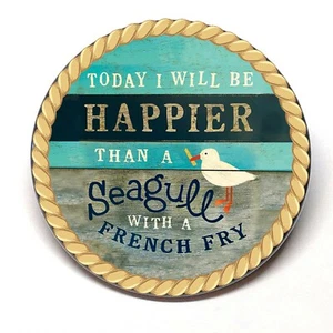 Happier Than A Möwe With A French Brat Küstenkühlschrank Magnet KAUFEN 3, ERHALTEN 4 KOSTENLOS - Bild 1 von 2