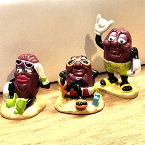 Lote de 3 figuras vintage de California Raisins aplausos playa fiesta tabla de surf 1988 - Imagen 1 de 9