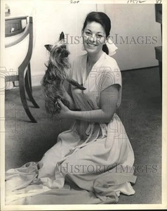 1969 Press Photo Gail Martin with Dog - hcp69152 - Picture 1 of 2