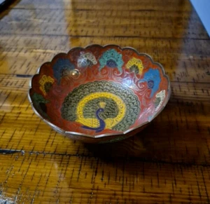 Vintage massive Messing Pfauenschale erhaben Messing handbemalt Vogel & Lüfter gewellter Rand - Bild 1 von 18