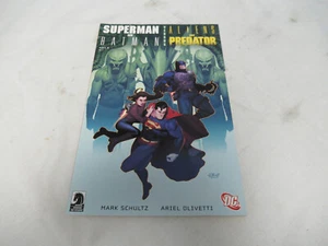 DC Comics Superman & Batman VS Aliens & Predator Book 2 of 2 761941222448 (Q) - Picture 1 of 4