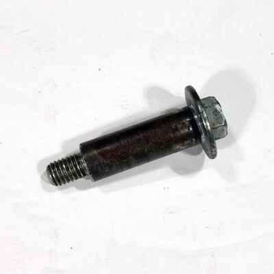 90101-VG3-000 Used Genuine Honda FR. WHEEL SHAFT BOLT for HRR/HRS/HRT 216 mower - Image 1 of 4