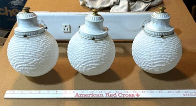 De Colección MCM 3 Apliques Luz BAÑO Tocador TEXTURADO CLAVO GLOBOS Vaso de Leche 22" Foto 1 de 4