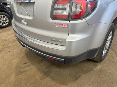 Used Rear Bumper Assembly Rear fits: 2015 Gmc Acadia SLE rear park assist w/blin Foto 1 de 4