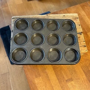 Bollo/lata para hornear pasteles vintage liso de doce agujeros de cara recta - ¡Kitchenalia! - Imagen 1 de 5