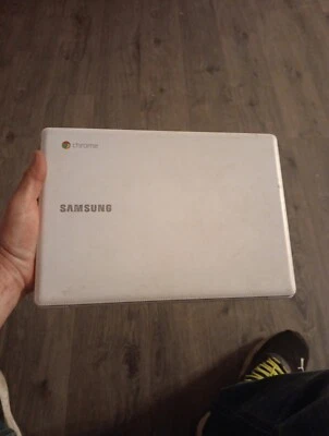 Samsung Chromebook XE503C12 funciona pero perdí el cargador Foto 1 de 4