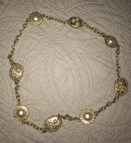 Collana Perla Vintage Chanel Crema Barocca Logo Catena Oro In perfette condizioni