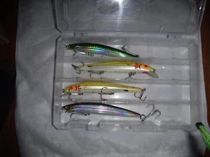Lot of 23 TOP QUALITY Blue Fish Striped Bass Lures W/4 NEW Cases - Picture 1 of 4