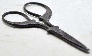 Antique Repasser Petit Taille Ciseaux Original Vieux Fabriqué Main - Picture 1 of 8