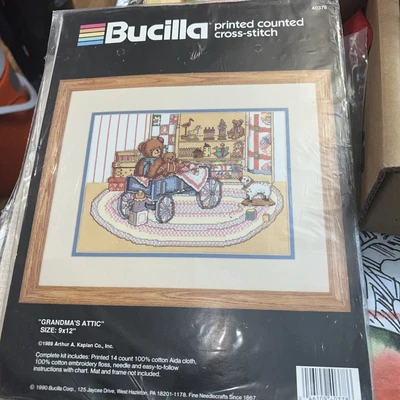 "Kit de punto de cruz estampado ático Bucilla Grandma's 1989 #40378 9"" X 12"" nuevo" Foto 1 de 4
