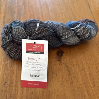 Jardín de hilo Zen - SERENITY 20 MERINO/CACHEMIRA/NYLON Stardust azul 400 yardas Foto 1 de 3