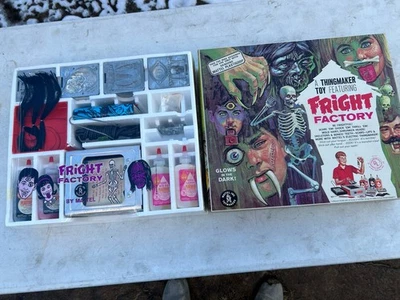 Nuevo de Lote Antiguo 1966 Mattel Thingmaker FRIGHT FACTORY Cabezas Encogidas Cicatrices ¡Sellado de Fábrica! Foto 1 de 4