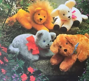 PATRÓN DE COSTURA Jean Greenhowe Cuatro Juguetes Peludos León Cordero Cachorro Gatito 38cm Largo - Imagen 1 de 9