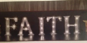 Nuevo Boticario 5 Piezas Metal LED ""FAITH"" Carpa Letrero Con Temporizador Funcionado por Batería - Imagen 1 de 6