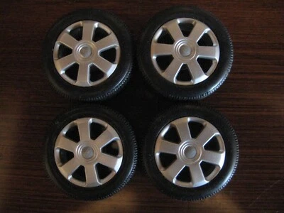 LOTTO RUOTE AUDI TT REVELL 1/18 TUNING O DIORAMA - Immagine 1 di 4