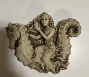 Carruth Studio Seahorse Fairy Garden Plaque Artisan Signed - Picture 1 of 2