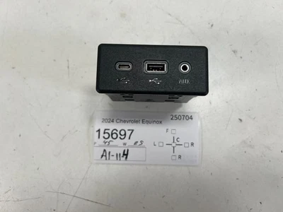 Chevrolet Equinox Equinox 2020-2024 delantero central auxiliar USB puerto conector auxiliar OEM Foto 1 de 4