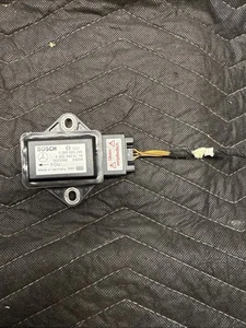 2004 S500 Mercedes ESP Turn Rate Yaw Sensor Bosch 0265005246 A0025426618 - Picture 1 of 6