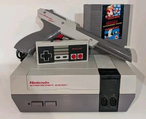 Nintendo NES Action Set Konsole, Spiel, Zapper, Controller, alle Kabel getestet - Bild 1 von 1
