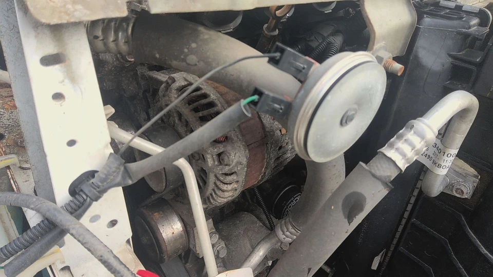 17 NISSAN VERSA Alternator - Image 1 of 1