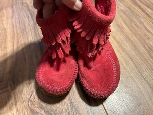 Minnetonka Girls Suede Fringe Side Zip Ankle Moccasin Boot Toddler 8 Pink - Picture 1 of 4