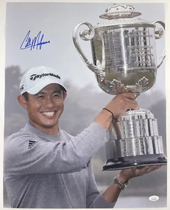 FOTO AUTÉNTICA DEL CAMPEONATO PGA FIRMADA POR COLLIN MORIKAWA 16x20 certificado de autenticidad JSA #WIT719938 - Imagen 1 de 3